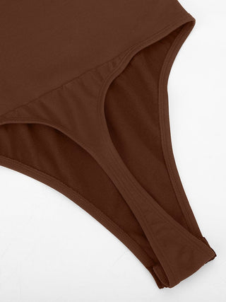String de costume sculptant le corps