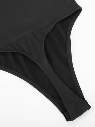 String de costume sculptant le corps