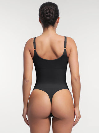 String de costume sculptant le corps