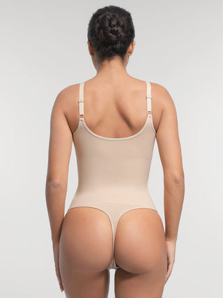 String de costume sculptant le corps