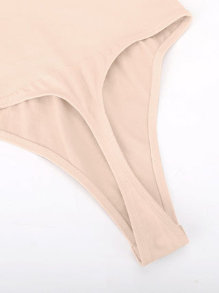 String de costume sculptant le corps